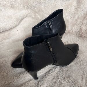 Ecco Shape 75 Pointy Black Leather Low Cut Bootie Sz 9.5